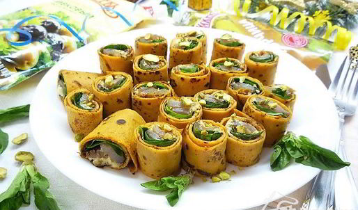 роллы из тыквы со шпинатом, копченостями и фисташковым майонезом