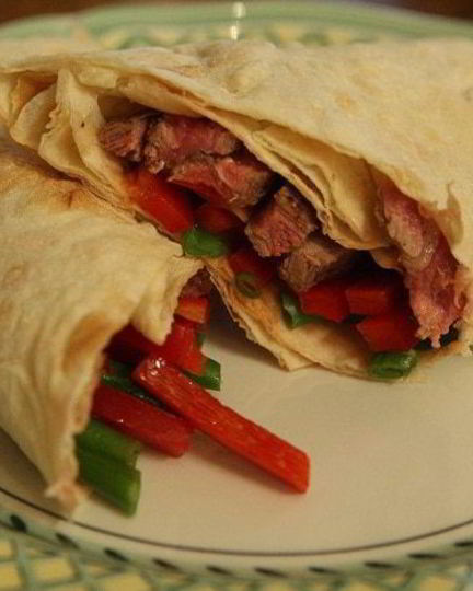 Рецепт роллов с говядиной, фасолью и сладким перцем