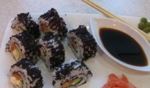 роллы с икрой летучей рыбы