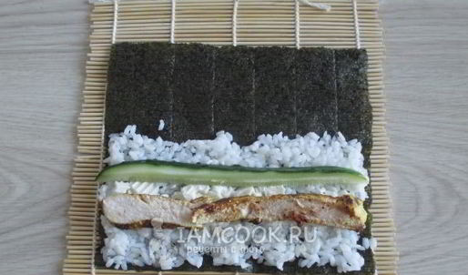 роллы с курицей
