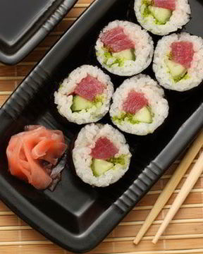 Роллы с тунцом и огурцом