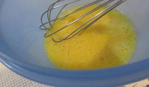 роллы с яичных блинчиков с курицей и салатом