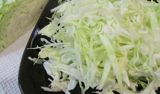 роллы с яичных блинчиков с курицей и салатом