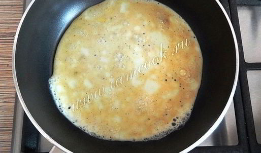 роллы с яичным блинчиком