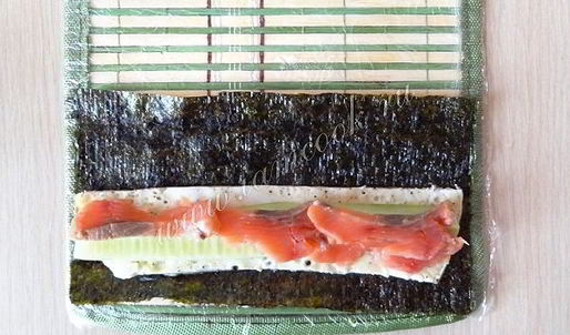 роллы с яичным блинчиком