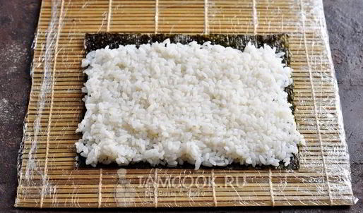 запеченные роллы с креветками