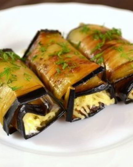 Рецепт баклажанных рулетиков с сыром