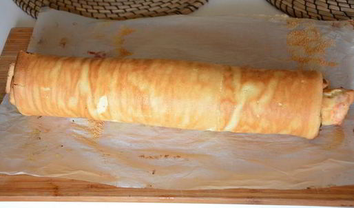 двойной бисквитный рулет с джемом