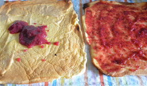 двойной бисквитный рулет с джемом