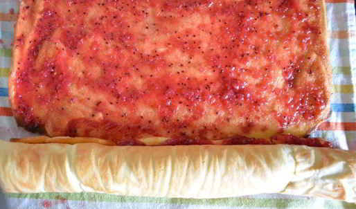 двойной бисквитный рулет с джемом