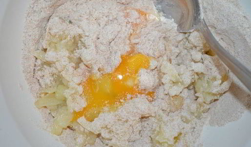 грибной рулет из картофельного теста