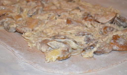 грибной рулет из картофельного теста