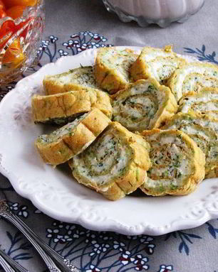 Кабачковый рулет с творожной начинкой