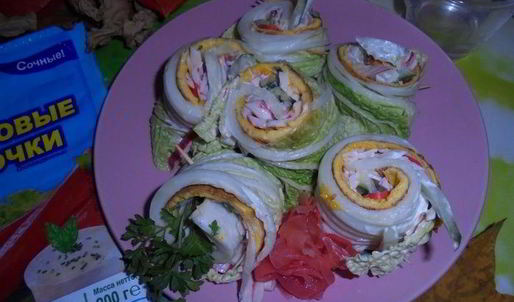 крабовые рулетики с омлетом и огурцом