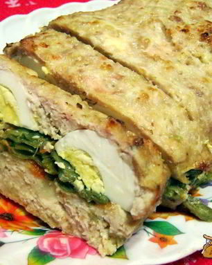 Куриный рулет с яйцом и стручковой фасолью
