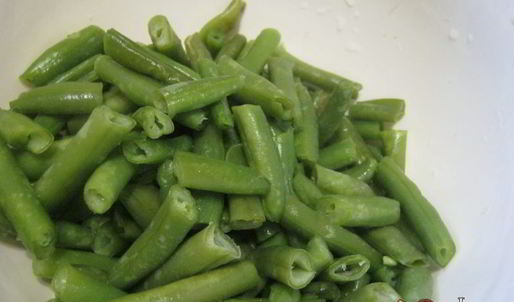 куриный рулет с яйцом и стручковой фасолью