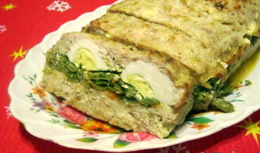 куриный рулет с яйцом и стручковой фасолью