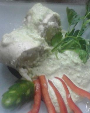 Куриные рулетики с бананами и яблочным соусом