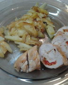 Куриные рулетики с начинкой из перца и сыра