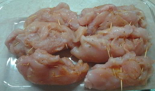 куриные рулетики с начинкой из перца и сыра