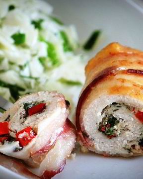 Куриные рулетики в беконе