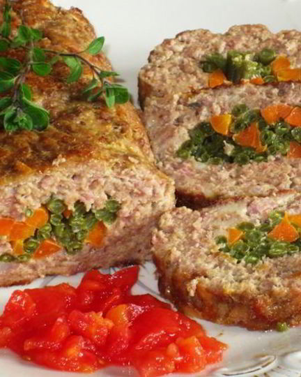 Рецепт мясного рулета с морковью и стручковой фасолью