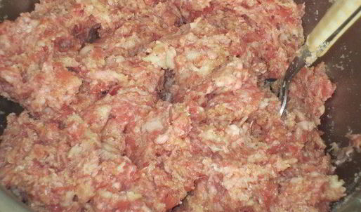 мясной рулет с морковью и стручковой фасолью