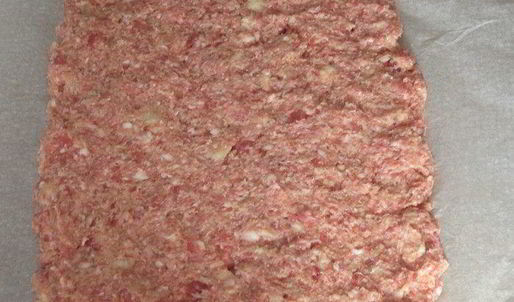 мясной рулет с морковью и стручковой фасолью