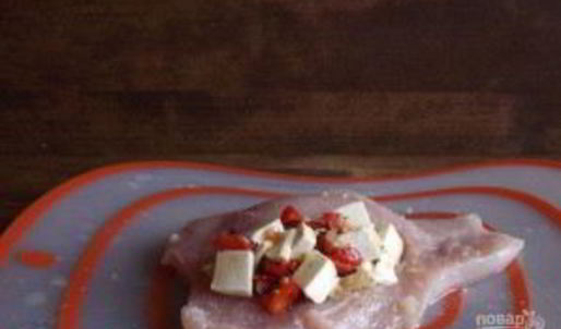 мясной рулет с овощами и сыром