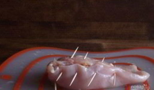 мясной рулет с овощами и сыром