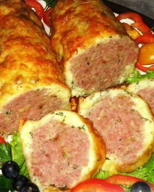 Мясной рулет в сырно-картофельной оболочке