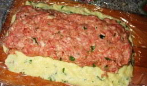 мясной рулет в сырно-картофельной оболочке