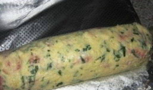 мясной рулет в сырно-картофельной оболочке