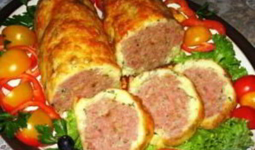 мясной рулет в сырно-картофельной оболочке