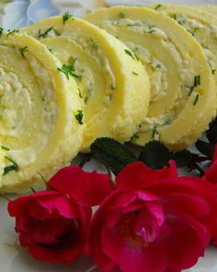 Нежный рулет из яиц с сыром