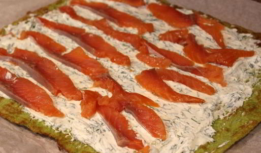 рулет из брокколи с форелью