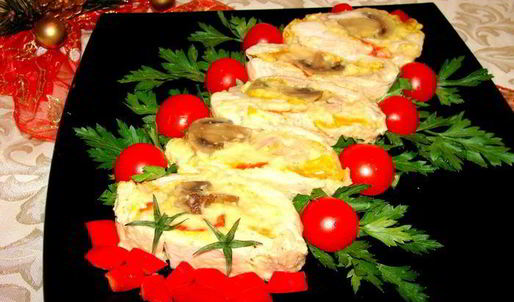 рулет из курицы с грибами, перцем и сыром