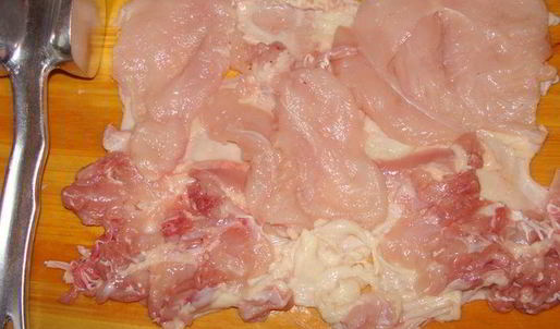 рулет из курицы с грибами, перцем и сыром