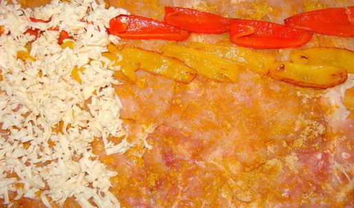 рулет из курицы с грибами, перцем и сыром