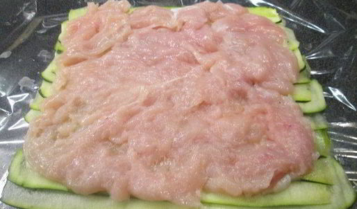рулет из курицы в цукини