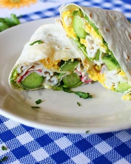 Рецепт рулета из лаваша с крабовыми палочками и огурцом