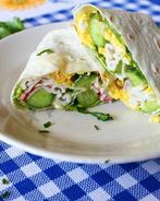 Рулет из лаваша с крабовыми палочками и огурцом