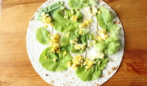 рулет из лаваша с крабовыми палочками и огурцом