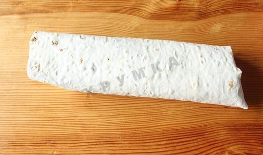 рулет из лаваша с крабовыми палочками и огурцом