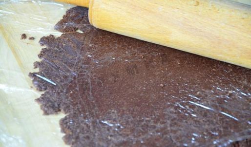 рулет из печенья с кокосовой начинкой без выпечки