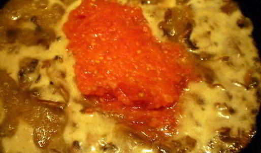 рулет из рульки с грибным соусом