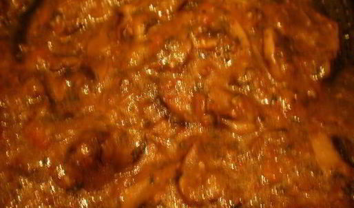 рулет из рульки с грибным соусом