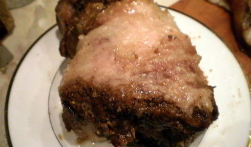 рулет из рульки с грибным соусом