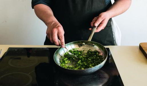 рулет из творожного теста с брынзой и зеленью