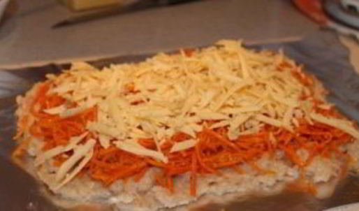 рулет куриный с морковью и сыром